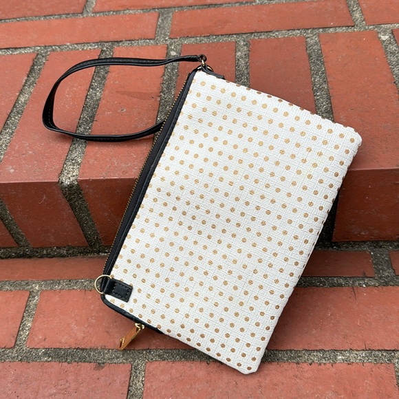 Fossil wristlet with convertible handle. Perfect size for kindle reader. - Picture 3 of 5